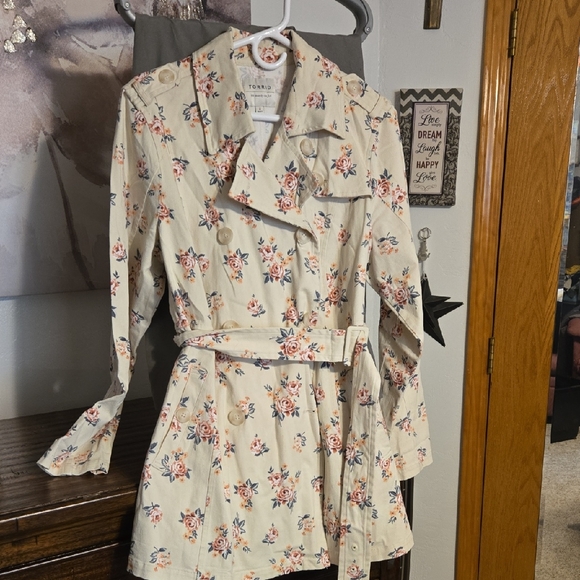 Torrid Cream Floral Belted Trench Coat 2 - Picture 1 of 2
